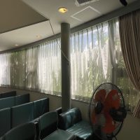 クリニック待合室の遮熱レースカーテンの事例